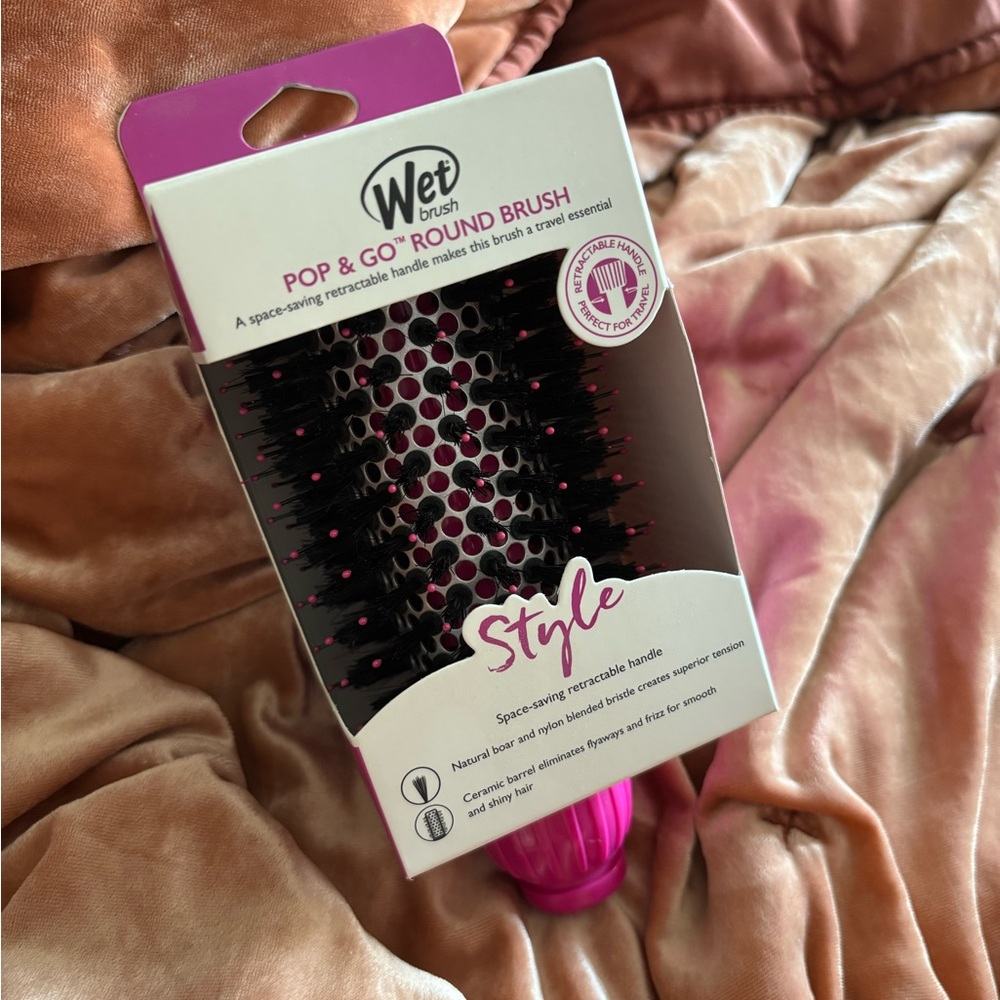 Wet Brush Pop & Go Round Brush Travel Happy Camper Boar Bristles Vacation Style